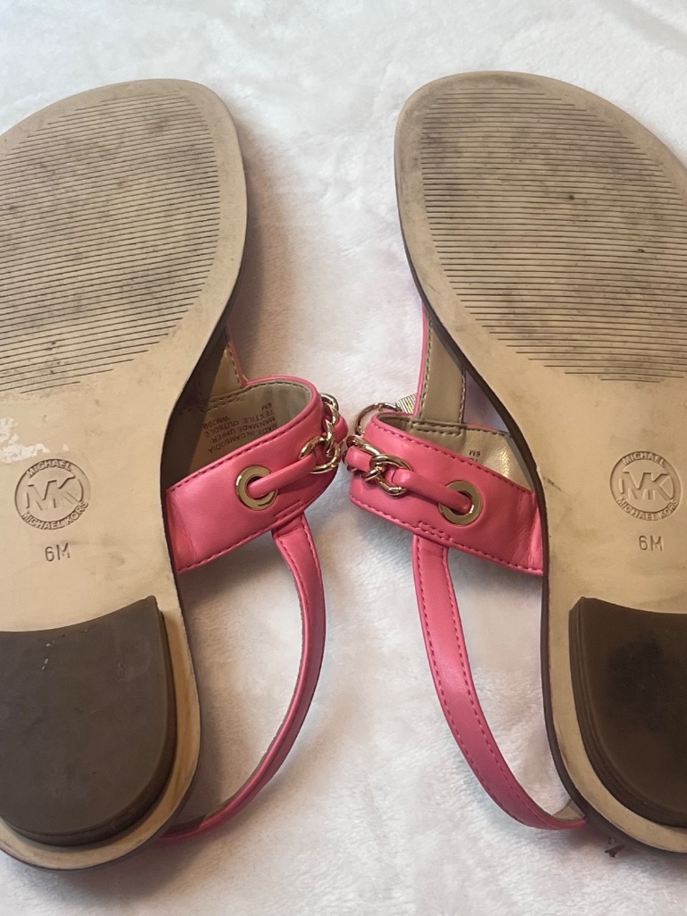 Michael Kors Pink Chain Charm Thong Sandals Size 6M - Picture 8 of 9